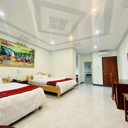 Khach San Hung Viet Hotel Tỉnh Kontum Exterior photo